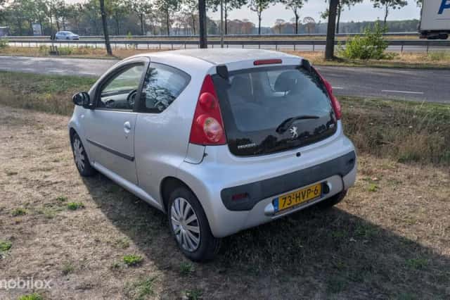 Peugeot 107 (2009) thumbnail 4