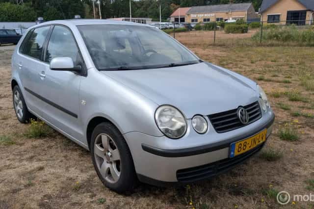 Volkswagen Polo (2002) thumbnail 1