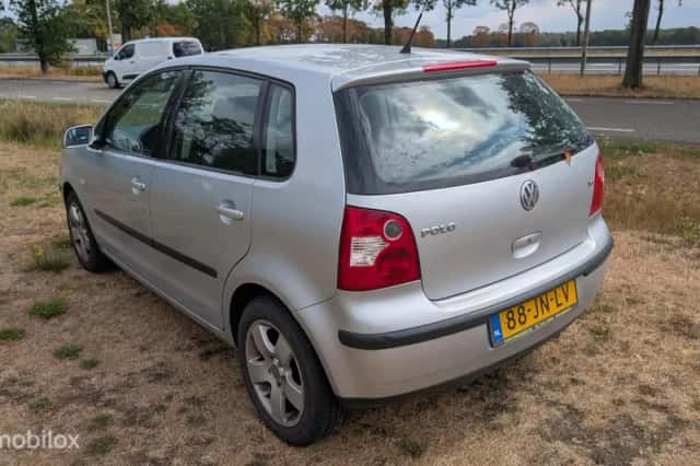 Volkswagen Polo (2002) thumbnail 3