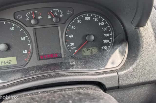 Volkswagen Polo (2002) thumbnail 5