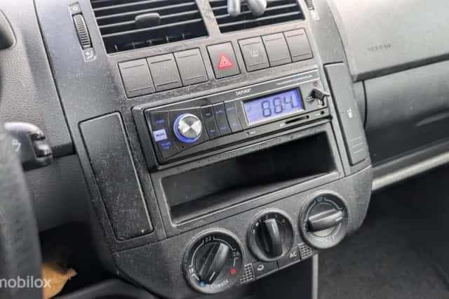 Volkswagen Polo (2002) thumbnail 6