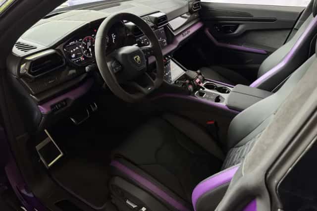 Lamborghini Urus (2025) thumbnail 4