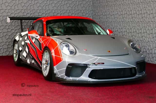 Porsche 911 (2017) thumbnail 1