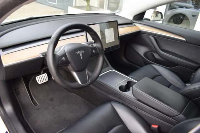 Tesla Model 3 (2021) thumbnail 4