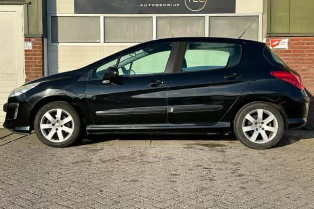 Peugeot 308 (2007) thumbnail 4