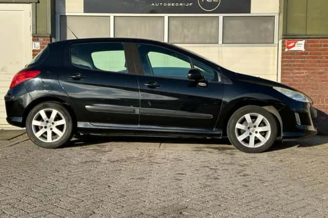 Peugeot 308 (2007) thumbnail 5