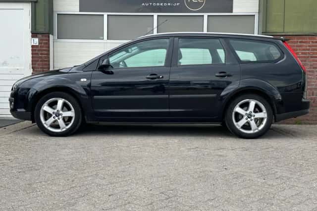 Ford Focus (2006) thumbnail 4