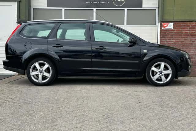 Ford Focus (2006) thumbnail 5