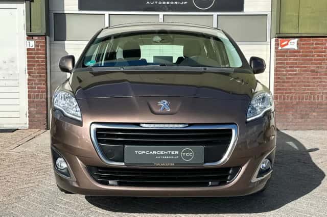 Peugeot 5008 (2016) thumbnail 2
