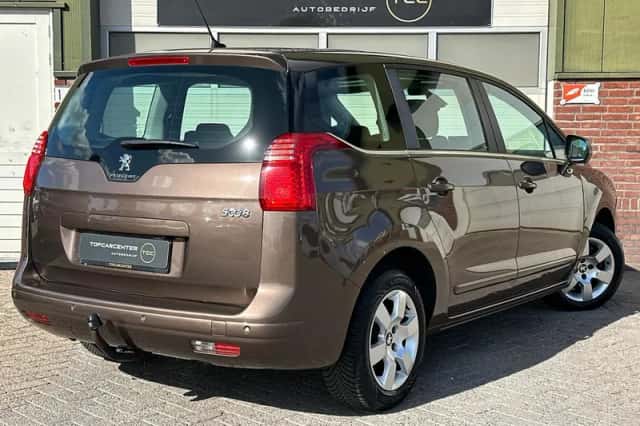 Peugeot 5008 (2016) thumbnail 4