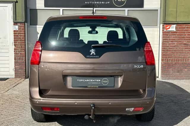 Peugeot 5008 (2016) thumbnail 5