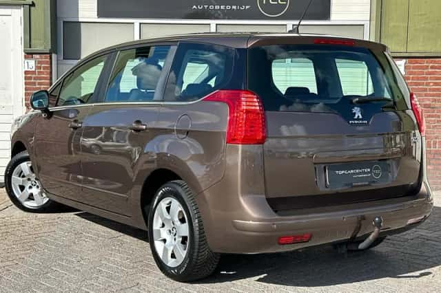 Peugeot 5008 (2016) thumbnail 6