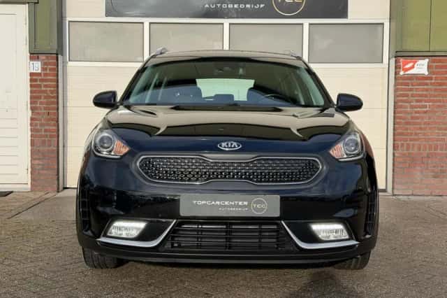 Kia Niro (2016) thumbnail 2