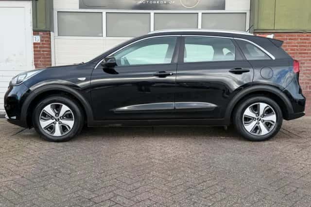 Kia Niro (2016) thumbnail 4