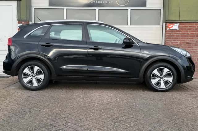 Kia Niro (2016) thumbnail 5