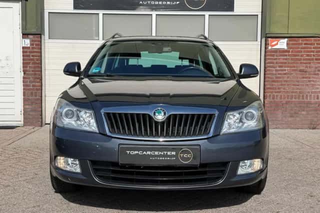 Škoda Octavia (2011) thumbnail 2