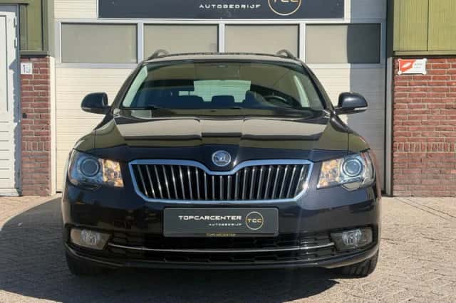 Škoda Superb (2014) thumbnail 2