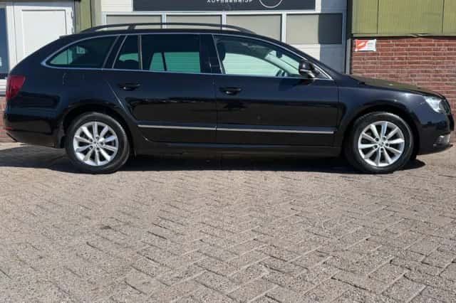 Škoda Superb (2014) thumbnail 5