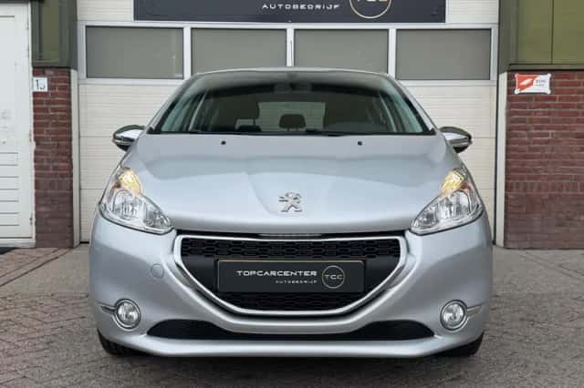 Peugeot 208 (2015) thumbnail 2
