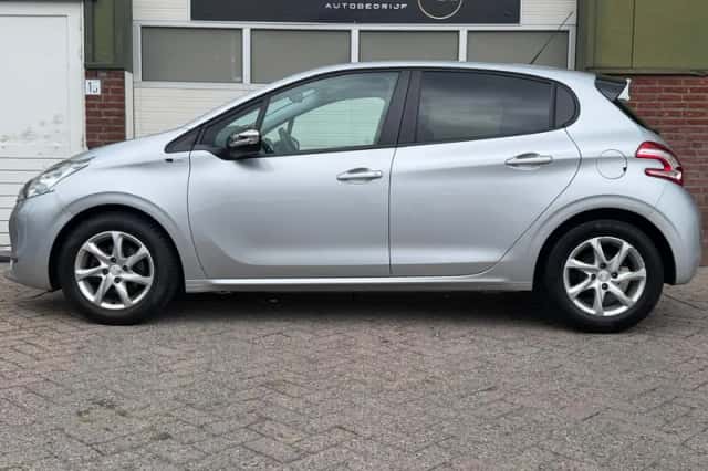 Peugeot 208 (2015) thumbnail 4