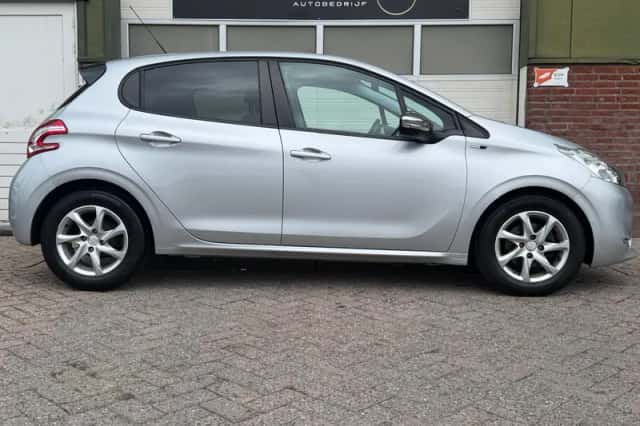 Peugeot 208 (2015) thumbnail 5