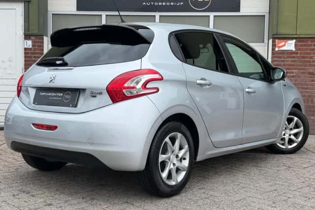 Peugeot 208 (2015) thumbnail 6