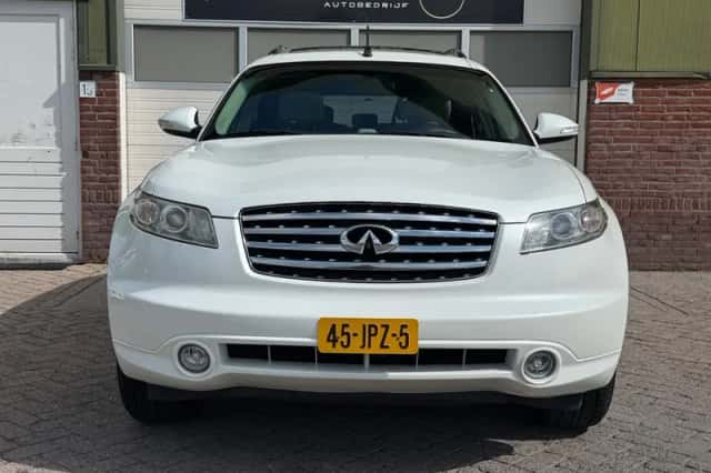 Infiniti FX (2005) thumbnail 2