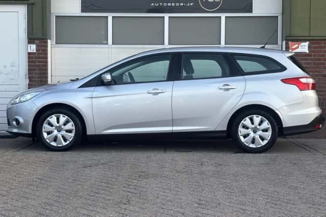 Ford Focus (2013) thumbnail 4