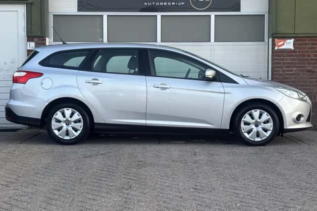 Ford Focus (2013) thumbnail 5