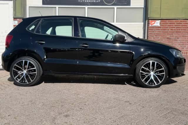 Volkswagen Polo (2010) thumbnail 5