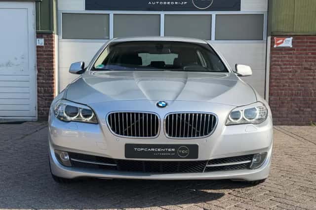 BMW 5-Serie (2011) thumbnail 2