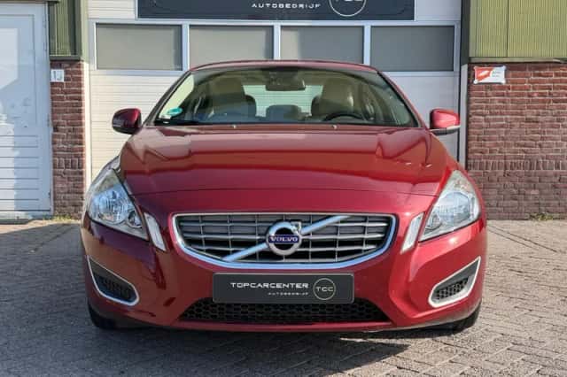 Volvo S60 (2013) thumbnail 2