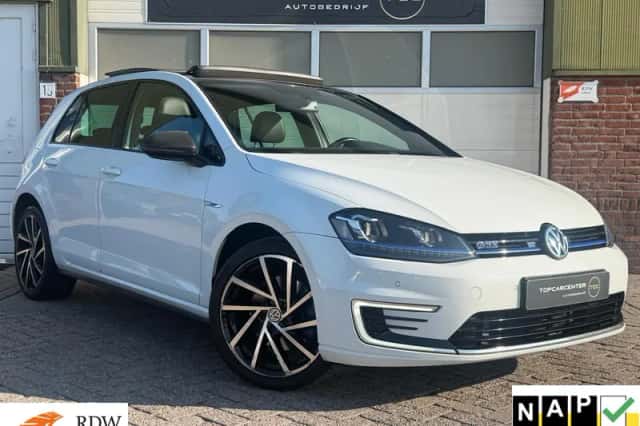 Volkswagen Golf (2015) thumbnail 1