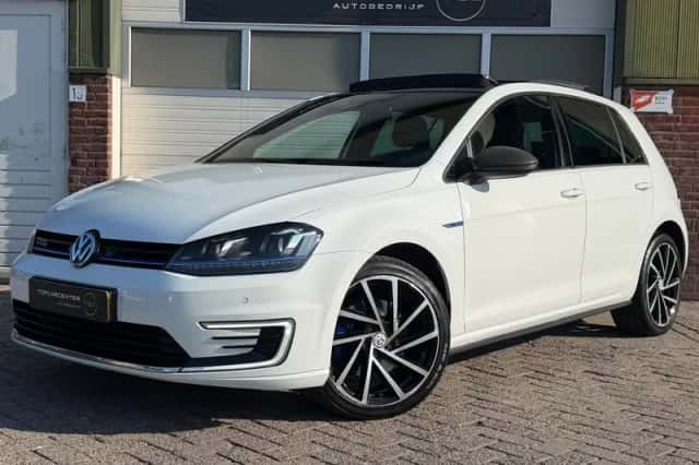 Volkswagen Golf (2015) thumbnail 3