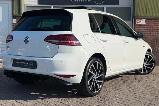 Volkswagen Golf (2015) thumbnail 6