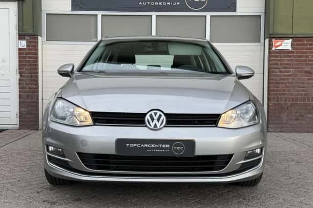 Volkswagen Golf (2013) thumbnail 2