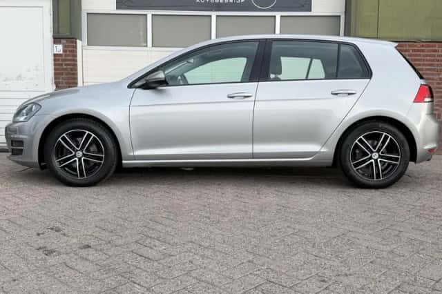 Volkswagen Golf (2013) thumbnail 4