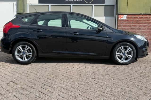 Ford Focus (2014) thumbnail 5