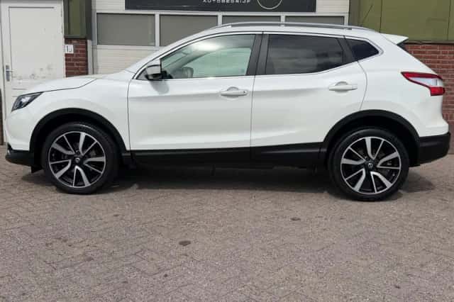 Nissan Qashqai (2016) thumbnail 4