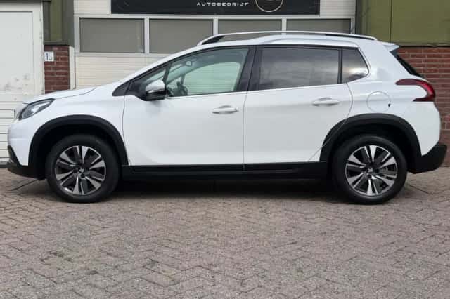 Peugeot 2008 (2018) thumbnail 4
