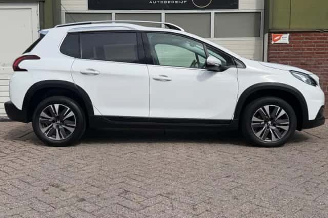 Peugeot 2008 (2018) thumbnail 5