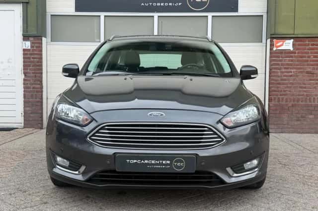 Ford Focus (2016) thumbnail 2