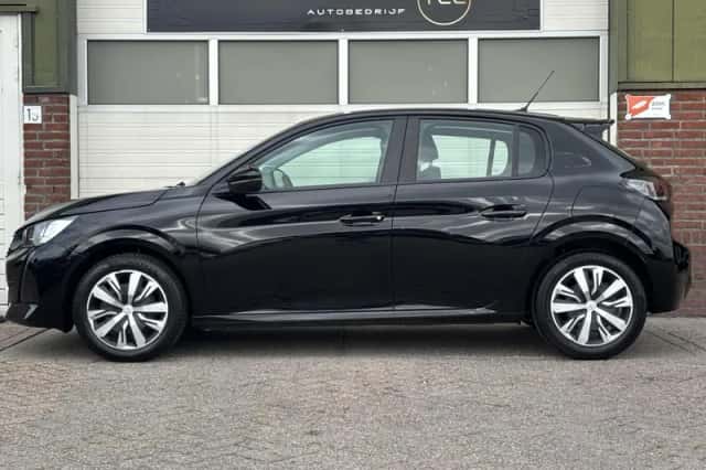 Peugeot 208 (2023) thumbnail 4