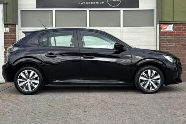 Peugeot 208 (2023) thumbnail 5