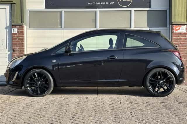 Opel Corsa (2011) thumbnail 4