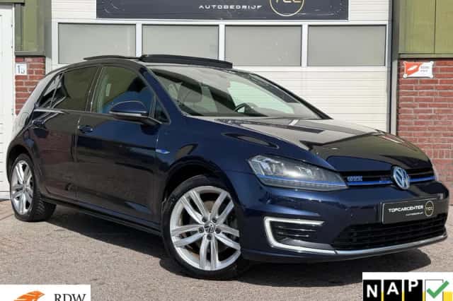 Volkswagen Golf (2015) thumbnail 1