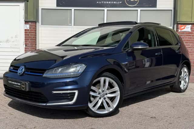 Volkswagen Golf (2015) thumbnail 3