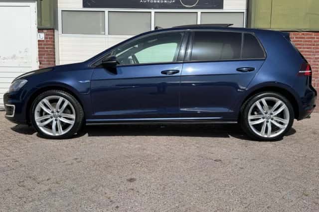 Volkswagen Golf (2015) thumbnail 4