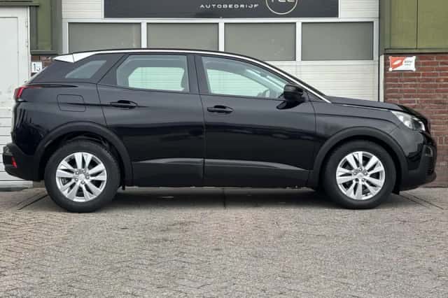 Peugeot 3008 (2017) thumbnail 5