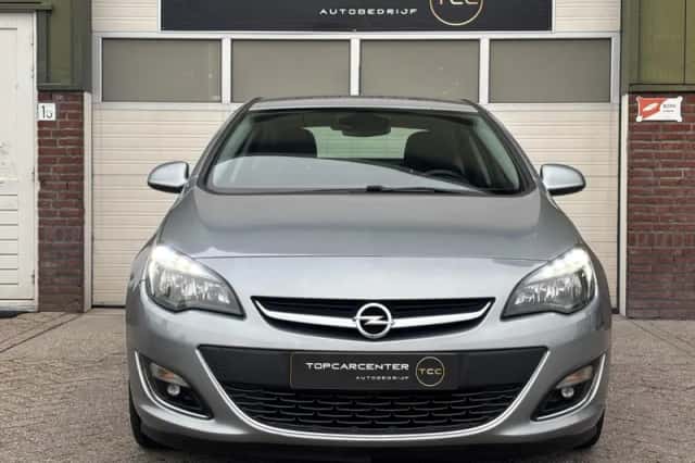 Opel Astra (2013) thumbnail 2